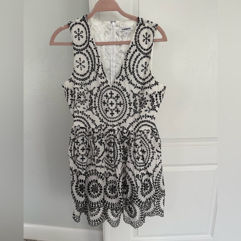 Express size M dress. White and black